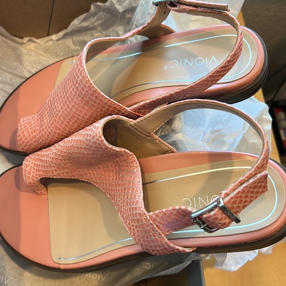 Vionic Women’s Peach Lizard Sandals Size 8 NEW NEVER WORN!!!!! - Picture 2 of 10